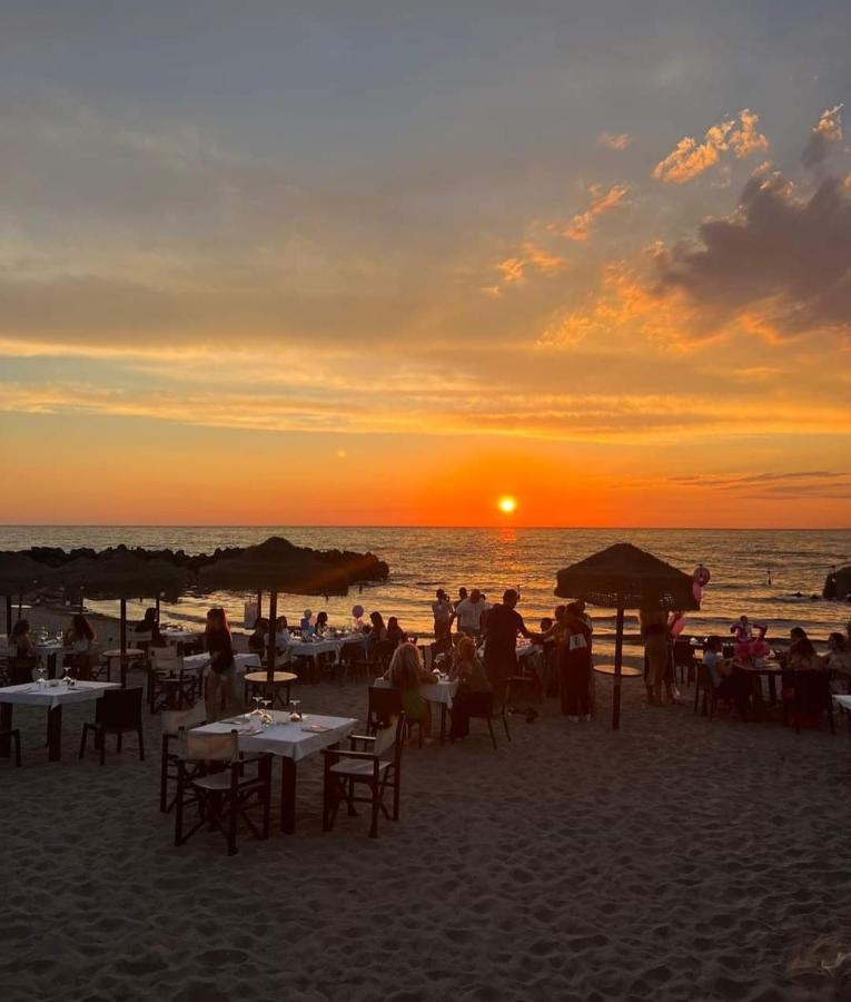 Sunset Beach Фиумичино Екстериор снимка