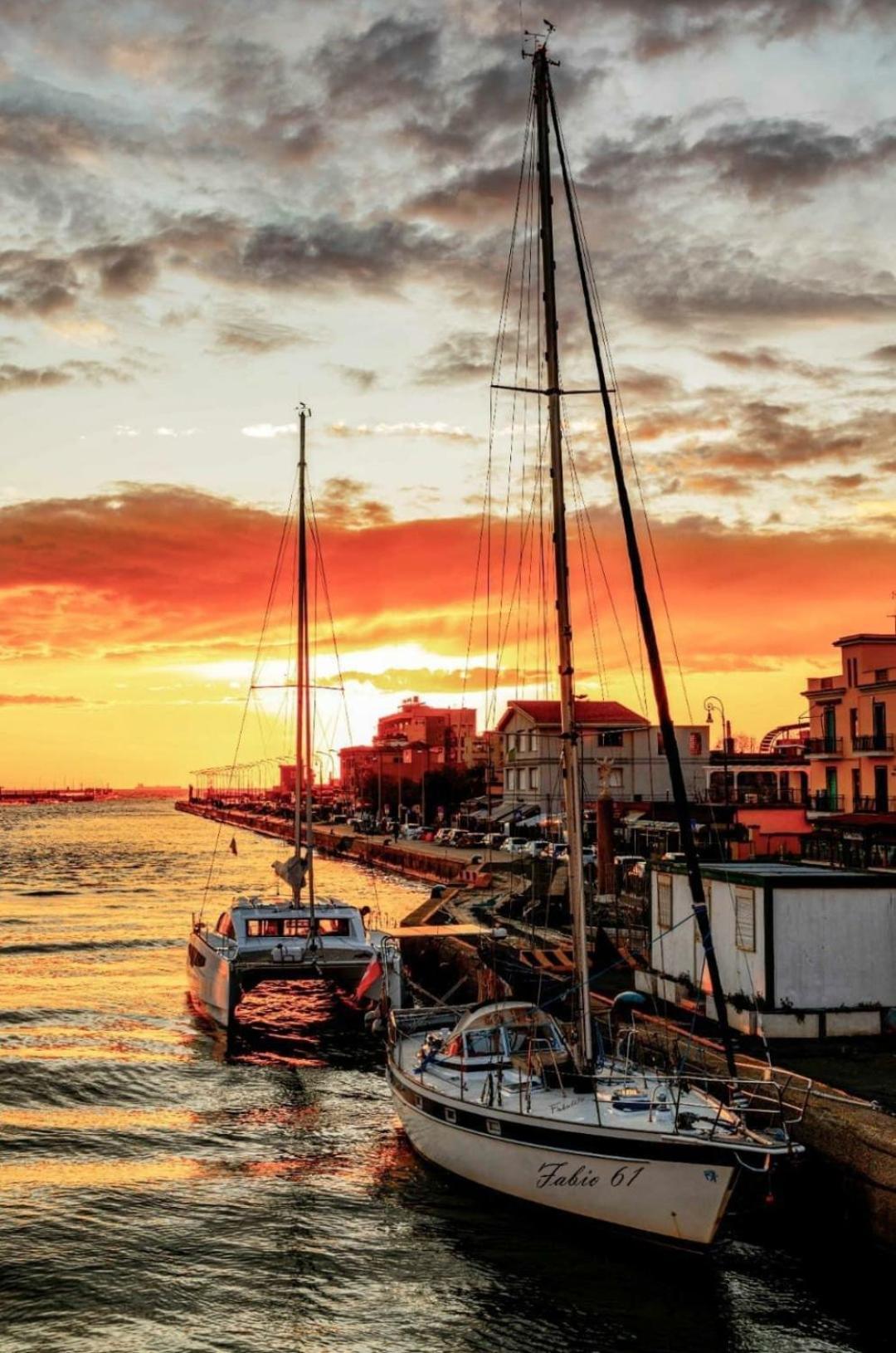 Sunset Beach Фиумичино Екстериор снимка